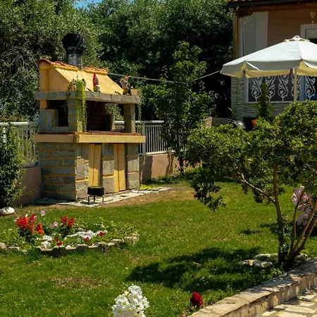 Tsekis House يميناريا
