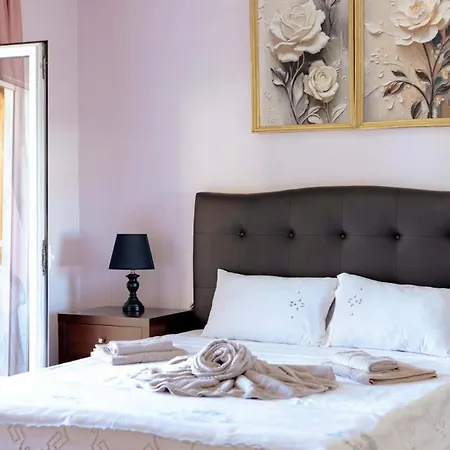 Tsekis House يميناريا