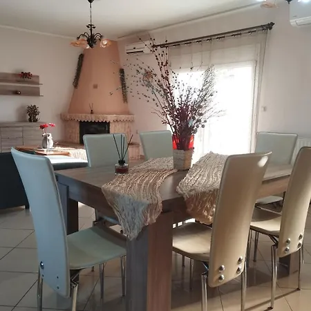 Tsekis House يميناريا