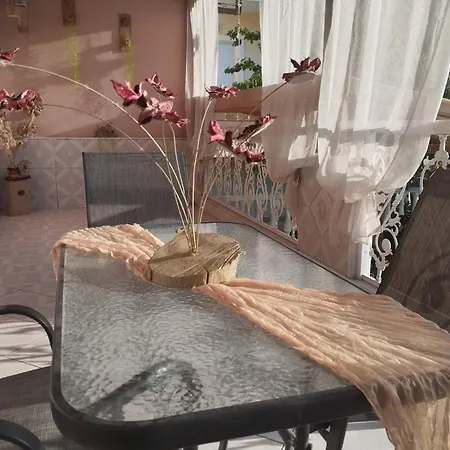 Tsekis House شقة